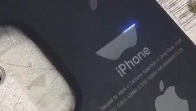 iPhone용 하드 쉘 전화 케이스의 페인트를 제거하는 나노초 UV 레이저